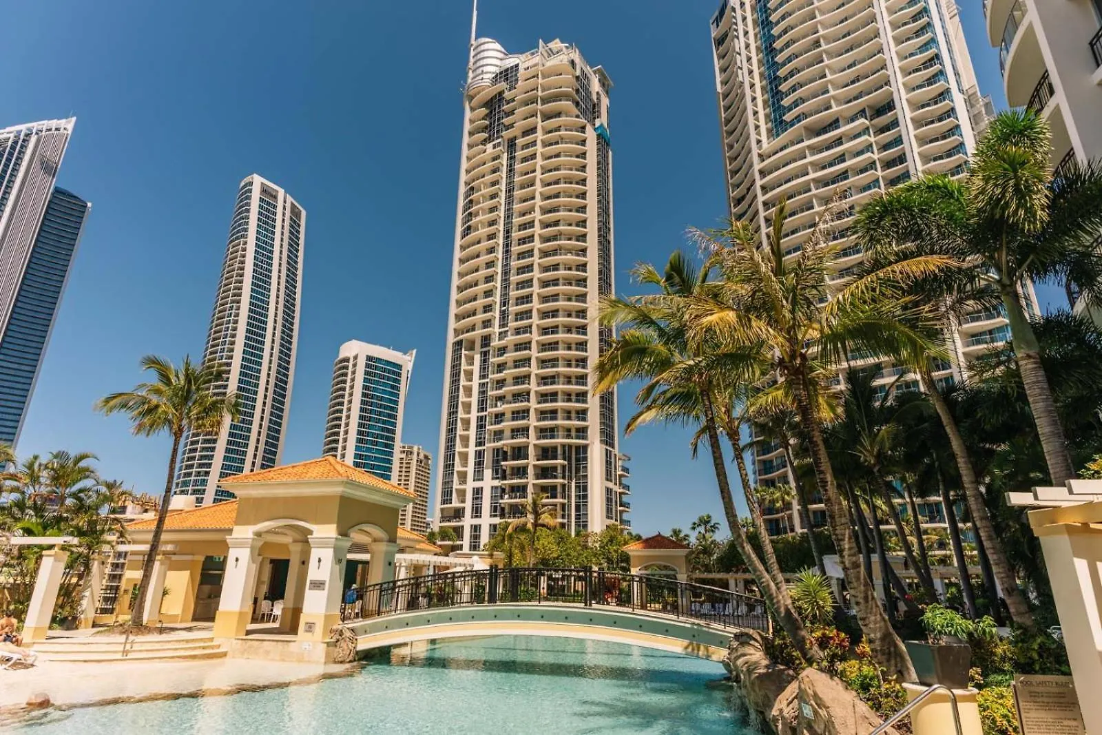 Resort Style Chevron Apartments Surfers Paradise By Gold Coast Travels 0*,