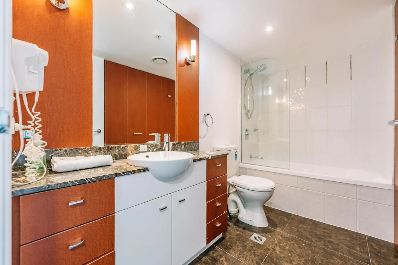 Resort Style Chevron Apartments Surfers Paradise By Gold Coast Travels Austrália