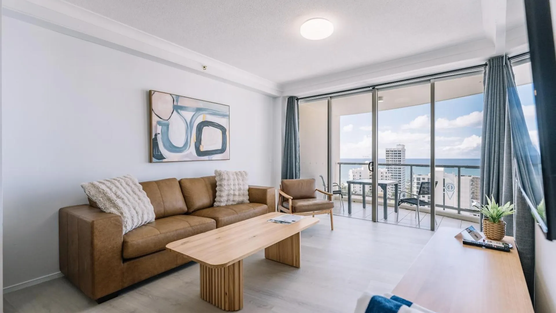 Resort Style Chevron Apartments Surfers Paradise By Gold Coast Travels 0*,