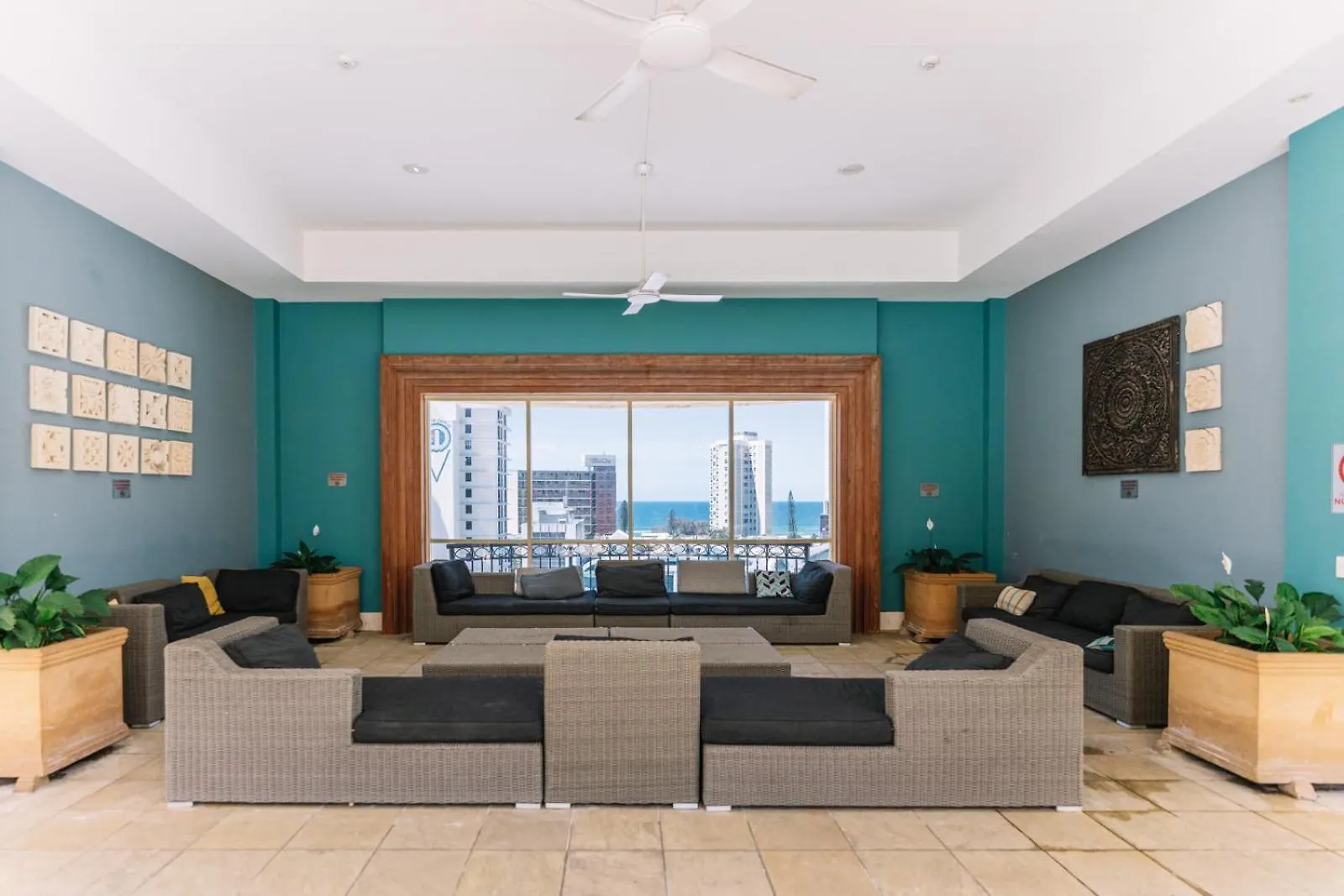 Resort Style Chevron Apartments Surfers Paradise By Gold Coast Travels Αυστραλία