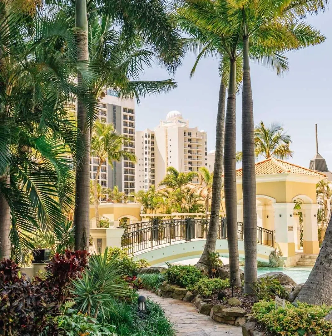 Resort Style Chevron Apartments Surfers Paradise By Gold Coast Travels Αυστραλία