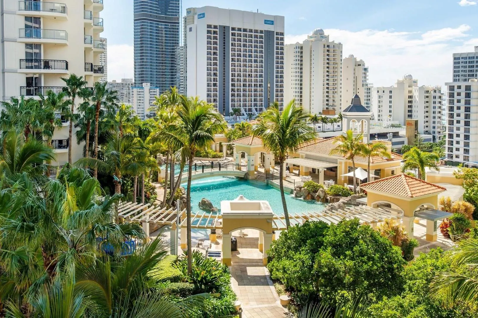 Resort Style Chevron Apartments Surfers Paradise By Gold Coast Travels Αυστραλία