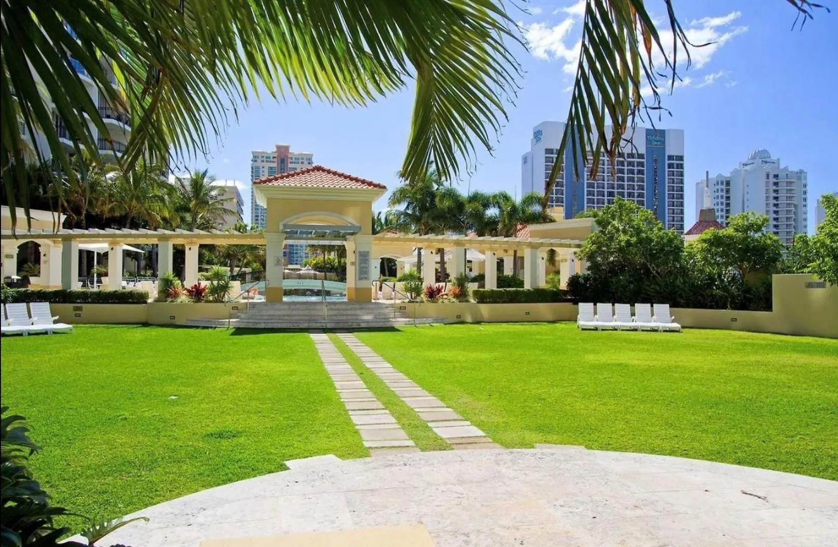 Resort Style Chevron Apartments Surfers Paradise By Gold Coast Travels 0*,  Αυστραλία