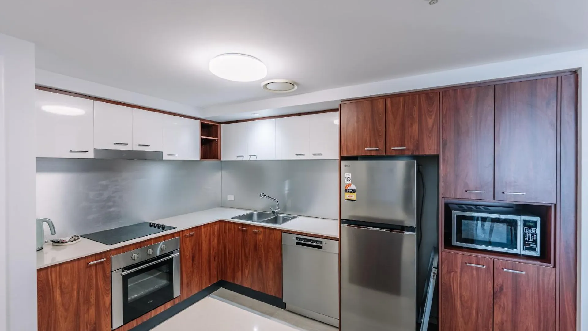 Resort Style Chevron Apartments Surfers Paradise By Gold Coast Travels