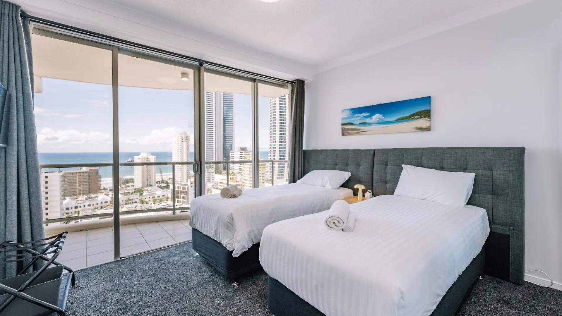 Resort Style Chevron Apartments Surfers Paradise By Gold Coast Travels 0*,